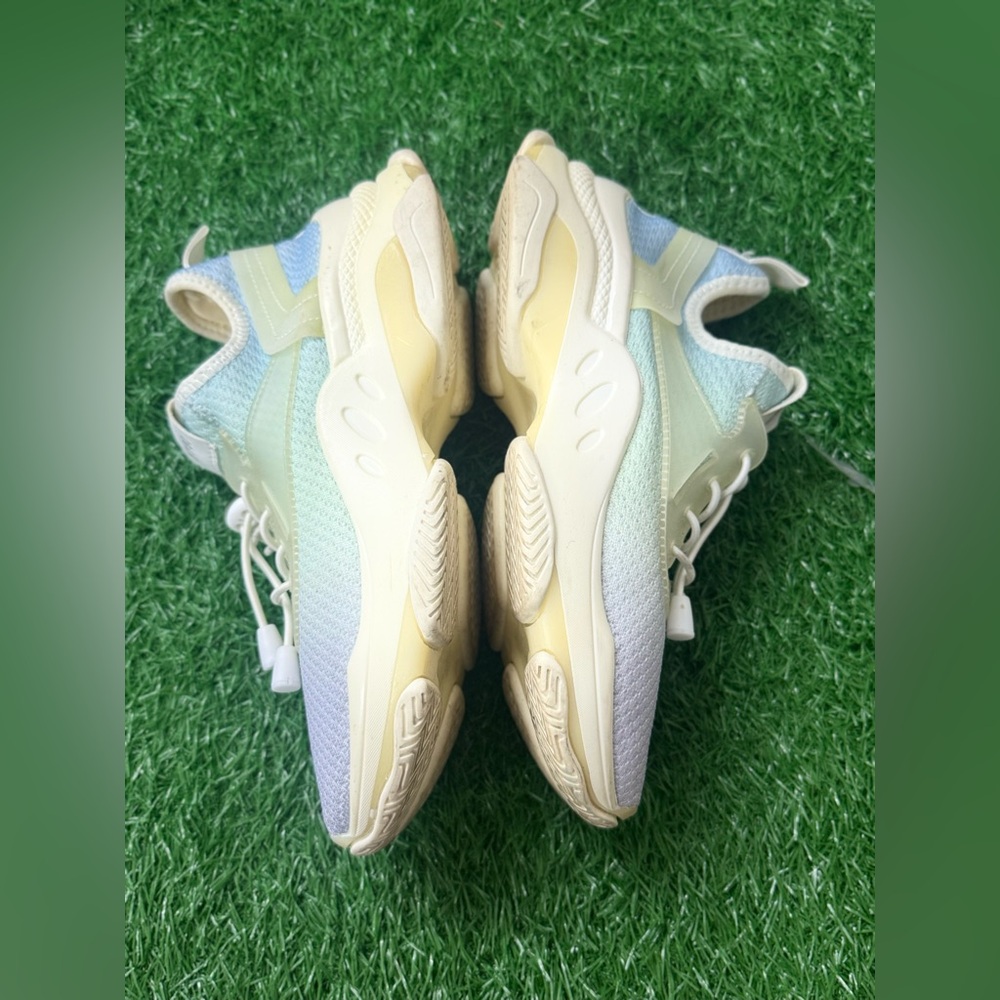 Steve Madden Stylish Pastel Sneakers Size‎ 6
